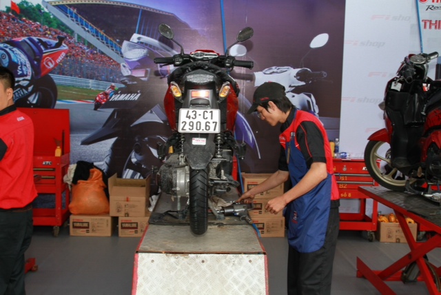 Exciter ba miền tụ hội, Yamaha Việt Nam tặng lốp cỡ lớn cho Nouvo 10