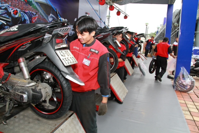 Exciter ba miền tụ hội, Yamaha Việt Nam tặng lốp cỡ lớn cho Nouvo 2