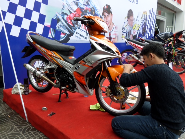 Exciter ba miền tụ hội, Yamaha Việt Nam tặng lốp cỡ lớn cho Nouvo 17