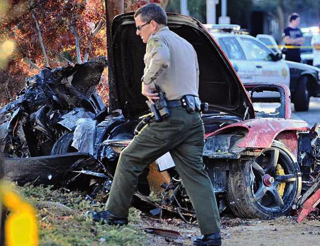 Thêm hình ảnh về hiện trường vụ tai nạn của diễn viên Paul Walker 4