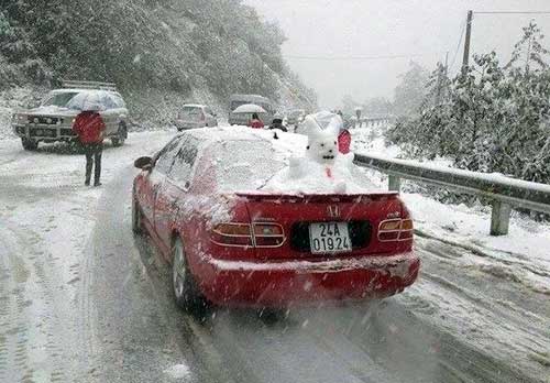 Tuyết rơi dày ở Sapa khiến giao thông đi lại khó khăn 27