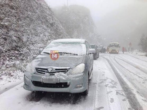 Tuyết rơi dày ở Sapa khiến giao thông đi lại khó khăn 2