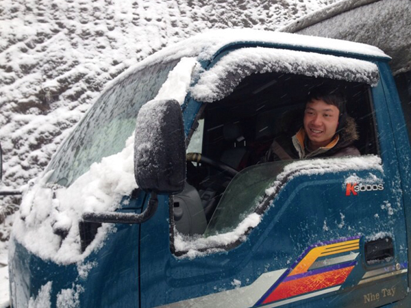 Tuyết rơi dày ở Sapa khiến giao thông đi lại khó khăn 12