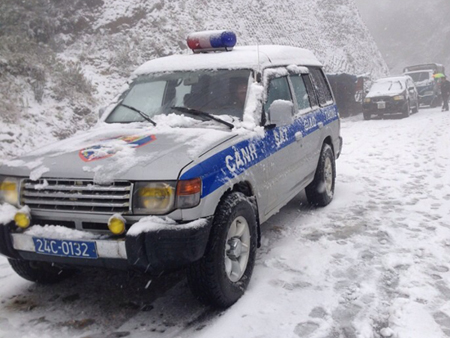 Tuyết rơi dày ở Sapa khiến giao thông đi lại khó khăn 17