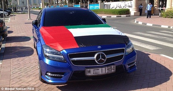 Ngắm dàn siêu xe "khủng" tại trường Đại học ở Dubai 6