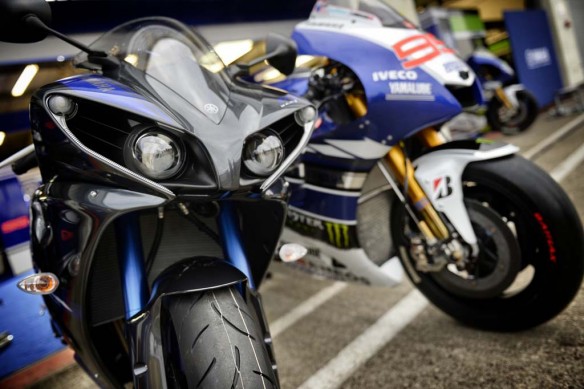Yamaha Ra mắt R1 và R6 Race Blu 2014 1