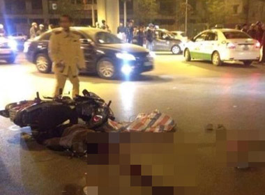 Video ghi lại vụ tai nạn tại ngã tư Tây Sơn - Chùa Bộc khiến thanh niên chết thảm 1