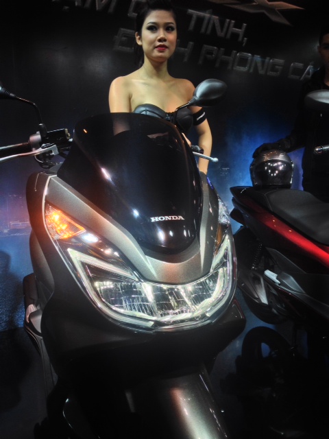 Honda bất ngờ ra mắt PCX 125 phiên bản cao cấp: Thiết kế mới, full LED 9