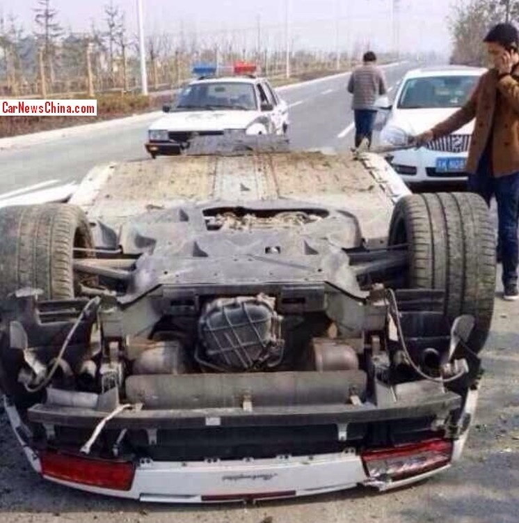 Siêu xe Lamborghini Gallardo LP560-4 Spyder "nát đầu" tại Trung Quốc 1