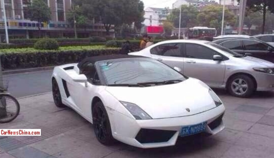 Siêu xe Lamborghini Gallardo LP560-4 Spyder "nát đầu" tại Trung Quốc 3