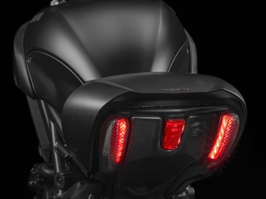 Ducati Diavel 2015 ra mắt với nhiều nâng cấp mới 16