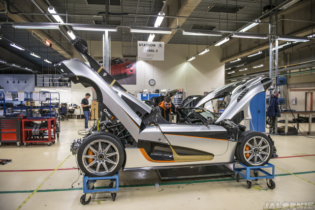 Cận cảnh quá trình hoàn thiện siêu xe Koenigsegg One:1 19
