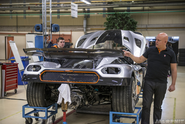 Cận cảnh quá trình hoàn thiện siêu xe Koenigsegg One:1 21