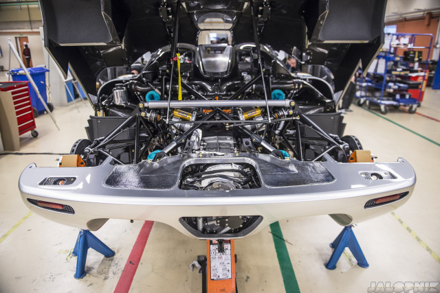Cận cảnh quá trình hoàn thiện siêu xe Koenigsegg One:1 28