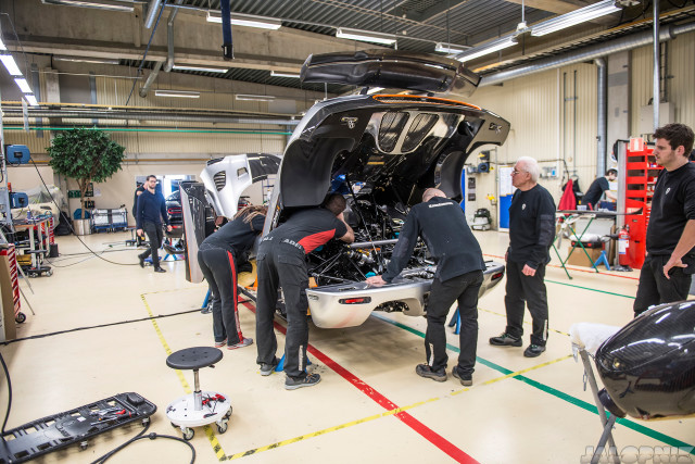 Cận cảnh quá trình hoàn thiện siêu xe Koenigsegg One:1 29