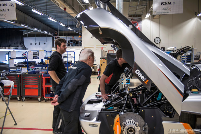 Cận cảnh quá trình hoàn thiện siêu xe Koenigsegg One:1 31