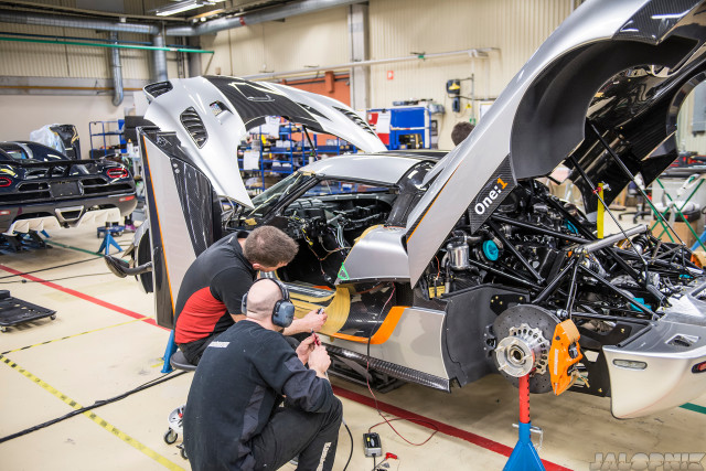 Cận cảnh quá trình hoàn thiện siêu xe Koenigsegg One:1 32