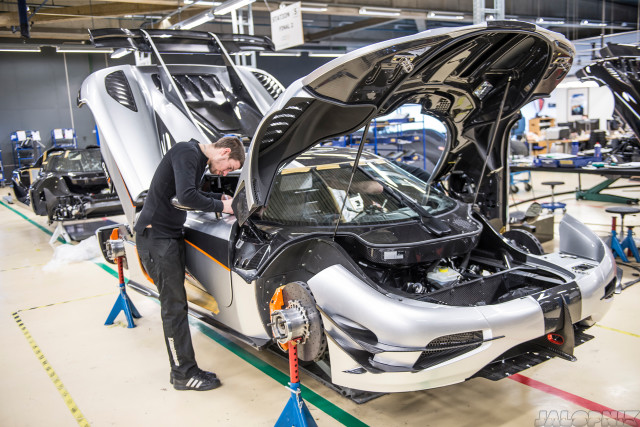Cận cảnh quá trình hoàn thiện siêu xe Koenigsegg One:1 33
