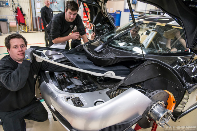 Cận cảnh quá trình hoàn thiện siêu xe Koenigsegg One:1 34