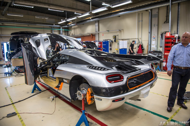 Cận cảnh quá trình hoàn thiện siêu xe Koenigsegg One:1 35