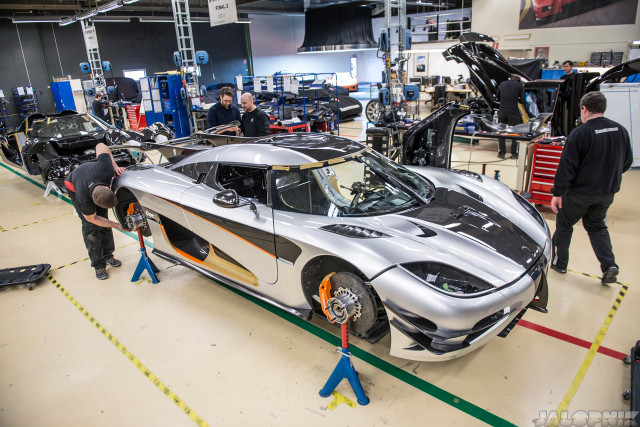 Cận cảnh quá trình hoàn thiện siêu xe Koenigsegg One:1 40