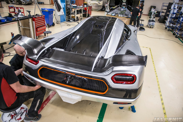 Cận cảnh quá trình hoàn thiện siêu xe Koenigsegg One:1 41