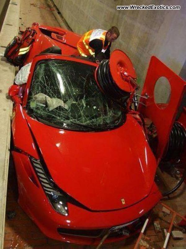 Ferrari 458 Spider bay qua barrier và "hạ cánh" không an toàn 1