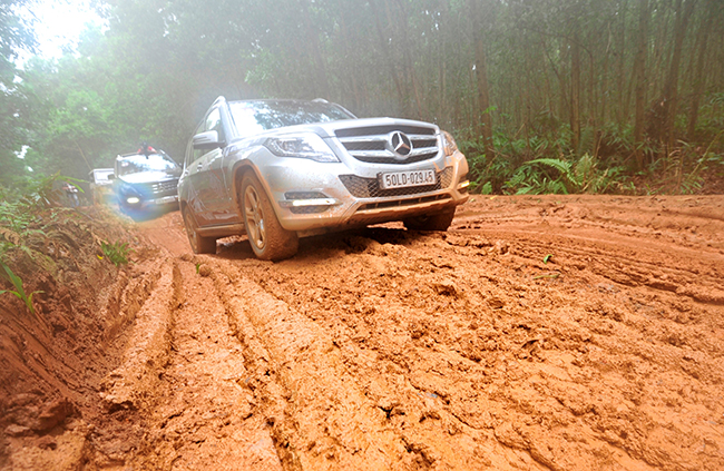 Mercedes-Benz chứng minh sức mạnh off-road của SUV hạng sang 6