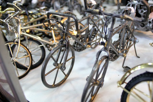 Xe đạp với đủ mọi kiểu dáng có giá 85.000 đồng/chiếc.