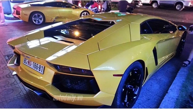 Bộ đôi Lamborghini trong buổi tiệc sinh nhật Tuấn Nhóc. Ảnh: Autodaily