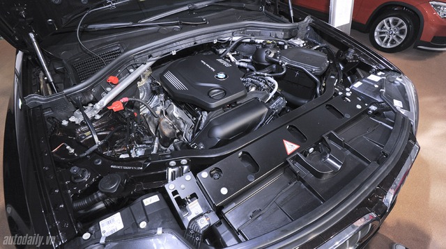 Dưới nắp capô của BMW X3 máy dầu là khối động cơ 4 xi-lanh dung tích 2.0 lít