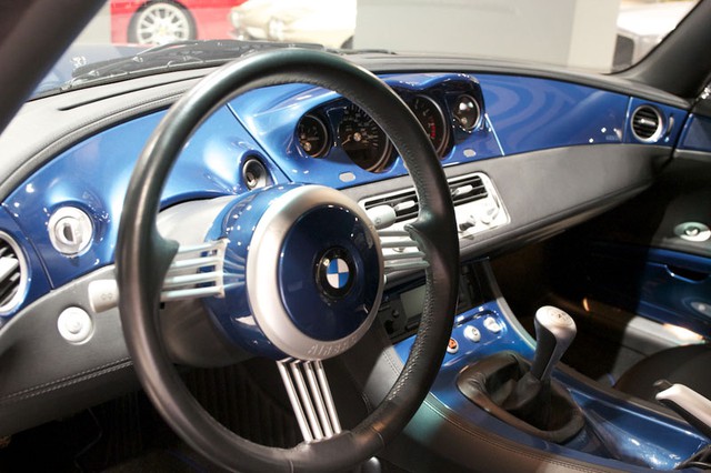 BMW Z8 đời 2000 đã chạy 12.553 km. Xe được trang bị động cơ V8, dung tích 4,9 lít, sản sinh công suất tối đa 400 mã lực. Trong thử nghiệm của tạp chí Car and Driver, BMW Z8 đã vượt mặt siêu xe Ferrari 360 Modena ở 3 khoản là tăng tốc, cảm giác lái và hệ thống phanh. 