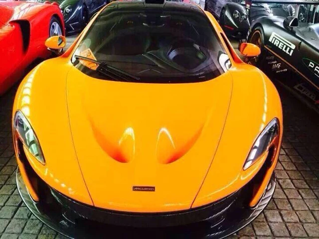 McLaren P1 màu cam rực rỡ.