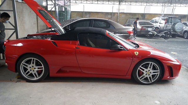 Chiếc siêu xe Ferrari F430 Spider được rao bán tại Việt Nam.
