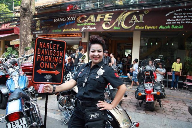 Nữ biker Phạm Ngọc Phượng, bà chủ cafe Mai nổi tiếng trong giới chơi môtô ở Việt Nam khi sở hữu nhiều mẫu xe khủng cũng như góp mặt ở các sự kiện môtô. Ngày 27/10, chị gia nhập hội HOG Chapter Việt Nam và được phong Trưởng ban HOG nữ với cấp hàm Đại Tá. 
