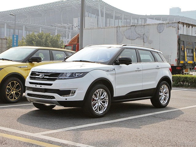 Landwind X7 tại bãi đỗ xe của triển lãm Quảng Châu 2014.