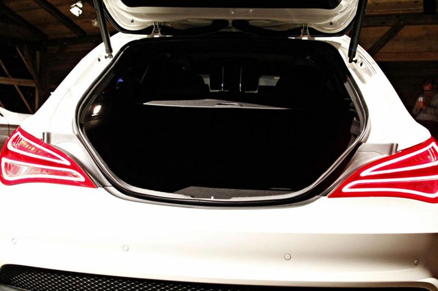 Khoang hành lý của Mercedes-Benz CLA Shooting Brake.