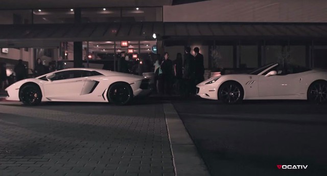 Cặp đôi Lamborghini Aventador LP700-4 và Ferrari California màu trắng muốt.