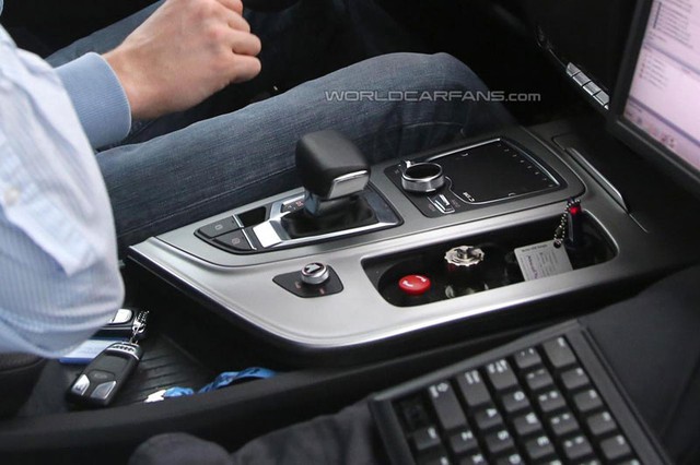 Hình ảnh "chụp trộm" nội thất của Audi Q7 thế hệ mới.