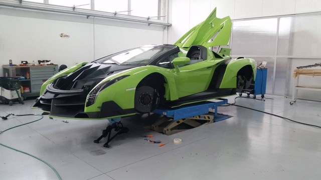 Đại gia Mỹ đã đặt mua thêm siêu xe Lamborghini Veneno Roadster.