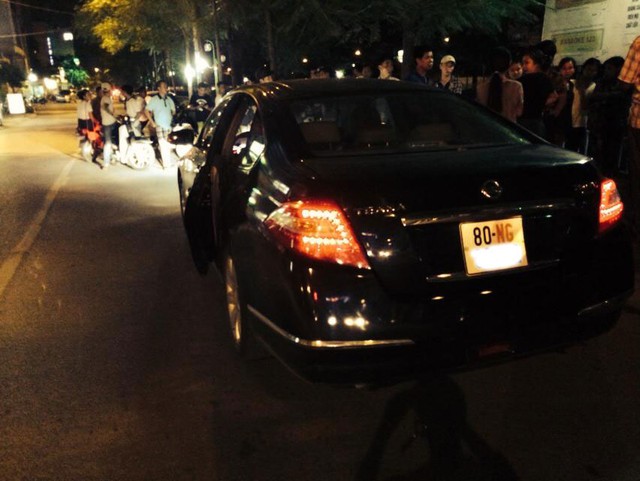 Chiếc Nissan Teana của đại sứ quán Sudan gây tai nạn.