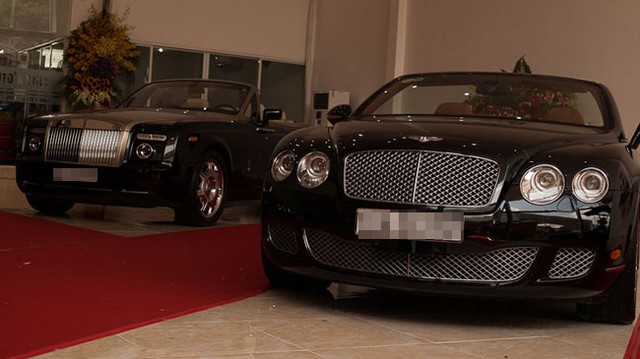 Cặp đôi Rolls-Royce Phantom Drophead Coupe và Bentley Continental GTC Speed.