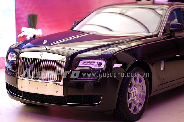 Đầu xe mới của Rolls-Royce Ghost Series II.