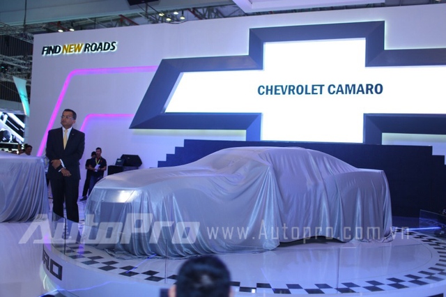 Chevrolet Camaro - Chiếc xe biểu tượng của hãng xe Mỹ, đồng thời là nhân vật chính trong loạt phim bom tấn ăn khách Transformers