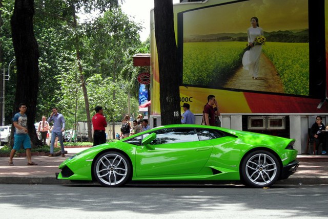 Lamborghini Huracan của thiếu gia Sài Gòn lần đầu xuống phố