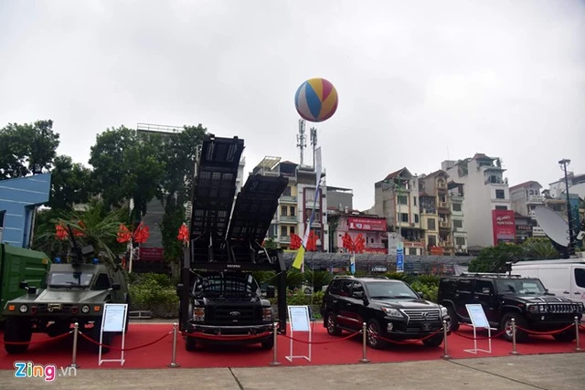 Hàng loạt xe đặc chủng quân đội hội tụ tại Hà Nội