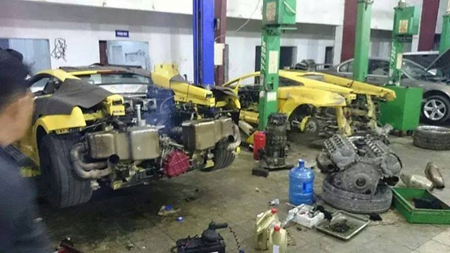 Bộ đôi Lamborghini Gallardo từng khiến nhiều người bất ngờ về trình độ sửa xe đẳng cấp của thợ Việt khi cả 2 đều được mổ xác chắp nối đồ đạc cho nhau.