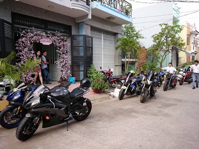 Bộ đôi Yamaha R6, Honda CB1000R, Ducati 795 trong lể Tân Hôn cũng diễn ra tại Sài Gòn.