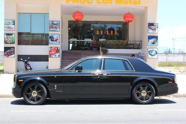 Rolls-Royce Phantom được thợ Việt mạ vàng nhiều chi tiết.