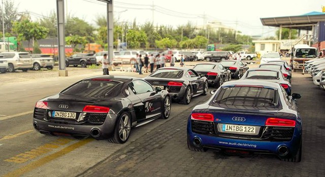 So với chương trình trải nghiệm siêu xe Audi ở Dubai năm ngoái, sự kiện ở Việt Nam có số lượng siêu xe Audi R8 V10 nhiều gấp đôi.